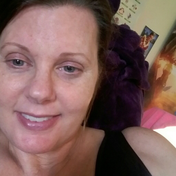 Meet your Posher, Stacie:) - Picture 2 of 2